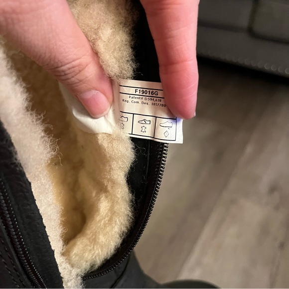 Women’s UGG Black Kensington Moto Leather Ugg Boots Size 5 - Picture 8 of 15